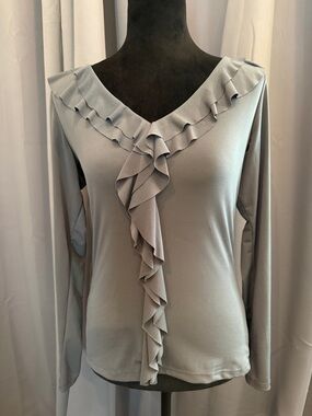 Vintage Angel Light Gray Ruffled V-Neck Long Sleeve Top